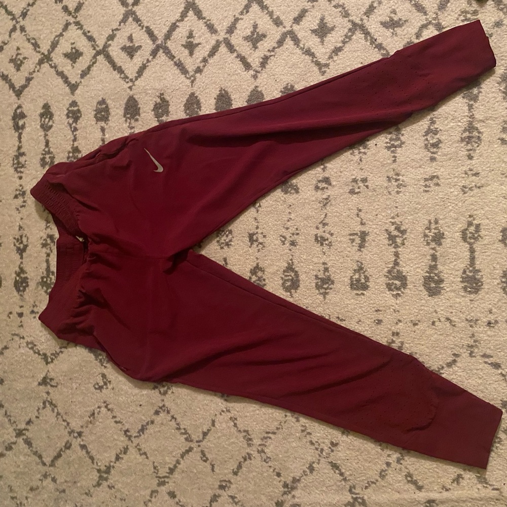 NIKE dri fit Joggers burgundy S